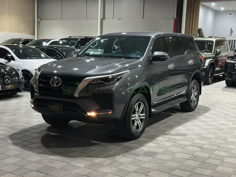  Toyota Fortuner 